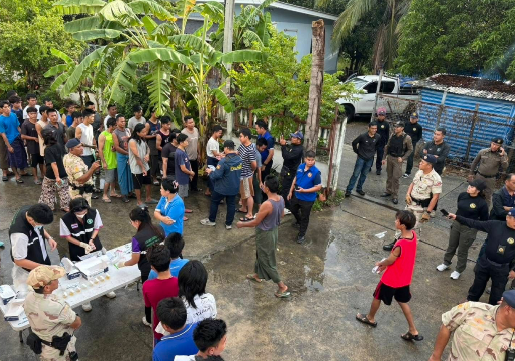 สภ.บางใหญ่ ปิดล้อมตรวจค้นบุคคลต่างด้าว ม.4 ต.บางม่วง พบผู้เสพ เป็นชายไทย1 รายและชาวลาว 1ราย