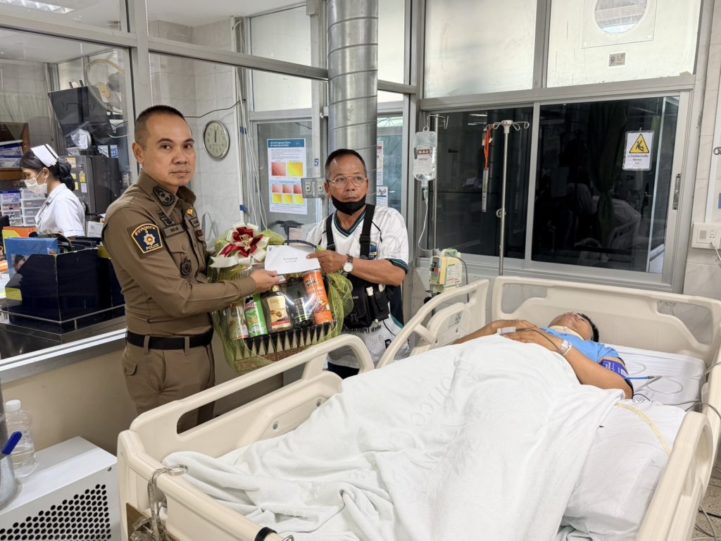 พล.ต.ต.เดชรพี คงดี ผบก.ภ.จว.นนทบุรี เข้าเยี่ยม ให้กำลังใจ เจ้าหน้าที่ตำรวจประสบอุบัติเหตุขณะปฏิบัติหน้าที่