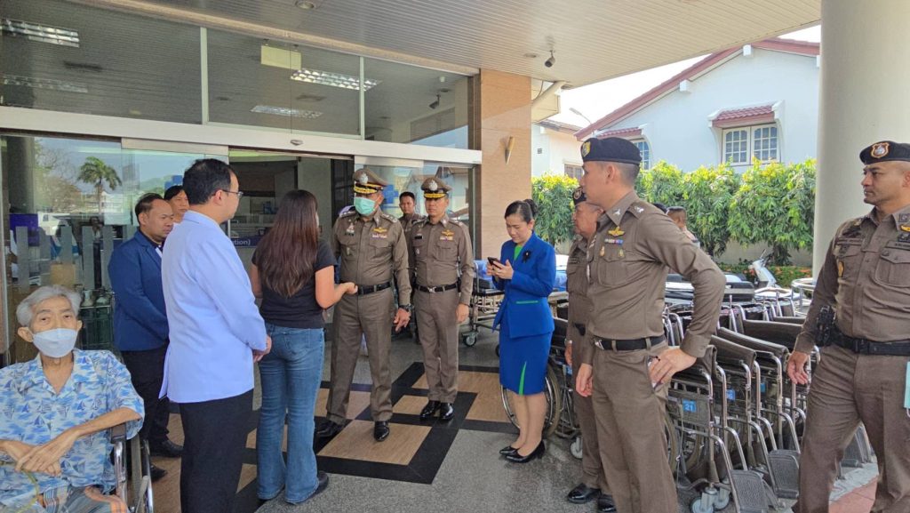 พล.ต.ท.วัฒนา ยี่จีน ผบช.ภ.1 เยี่ยมและให้กำลังใจ ผู้เสียหาย จากกรณีคดีเหตุที่น่าสนใจ