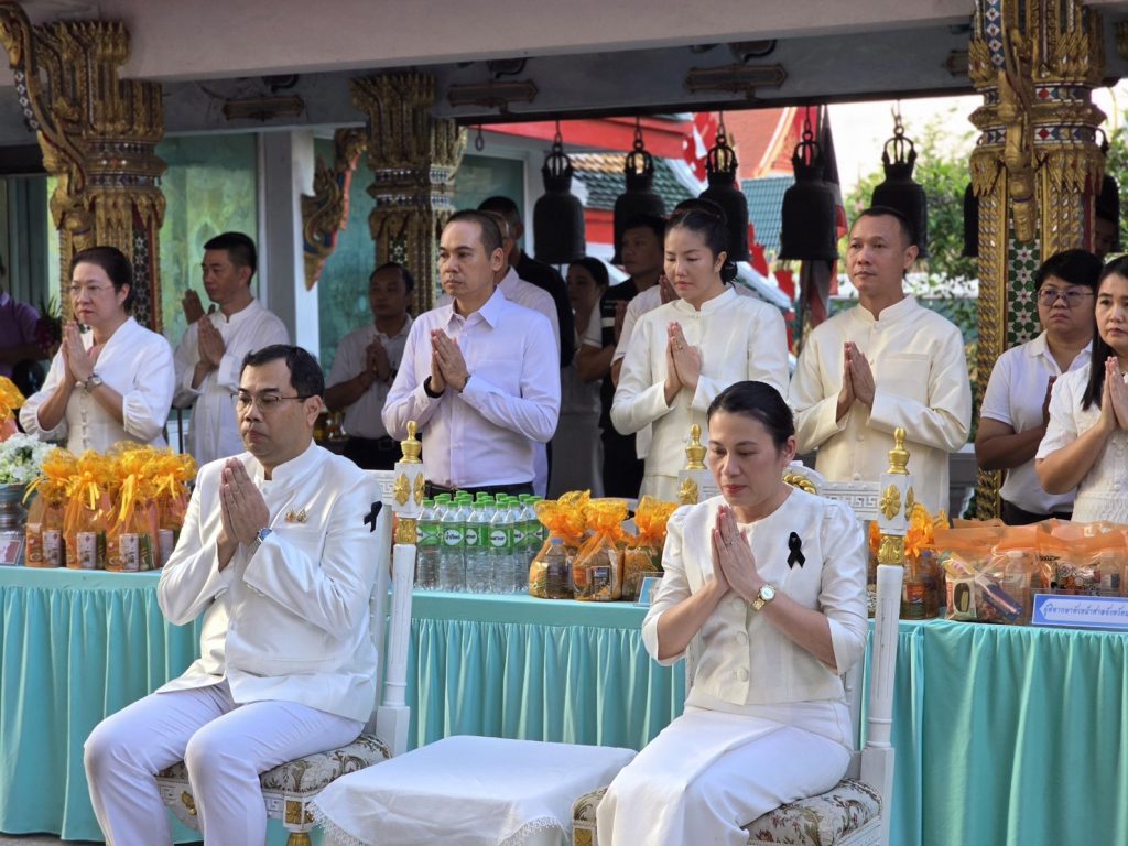 พล.ต.ต.เดชรพี คงดี ผบก.ภ.จว.นนทบุรี ร่วมกิจกรรมทำบุญตักบาตรและเวียนเทียนรอบพระอุโบสถ เนื่องในวันมาฆบูชา ประจำปี 2569