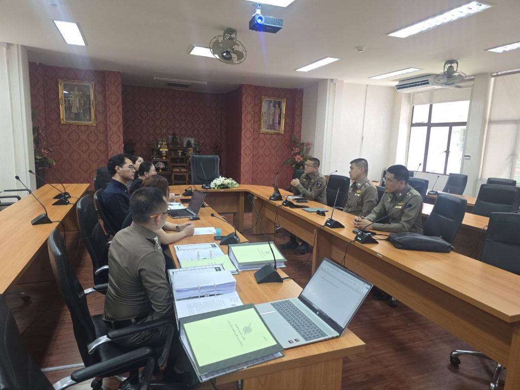 พ.ต.อ.โชคชัย คณะเจริญ เข้าร่วมการประชุม การตรวจสำนวนร่วมกับกับอัยการจังหวัดนนทบุรี กรณีคดีจับกุมผู้ต้องหาชาวไทยและจีนในคดีแก๊ง Call center สภ.ปากเกร็ด